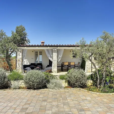 Traumhafte Strandfinca Mit Eigenem Zugang Zum Und Klima, Wlan, Bbq Holiday home Peroj