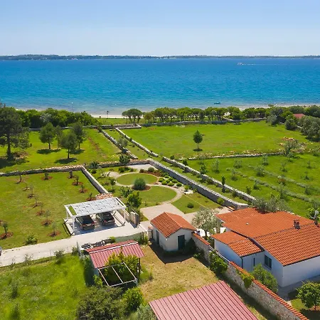 Vikendica Traumhafte Strandfinca Mit Eigenem Zugang Zum Und Klima, Wlan, Bbq Peroj