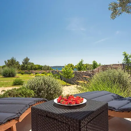 Vikendica Traumhafte Strandfinca Mit Eigenem Zugang Zum Und Klima, Wlan, Bbq *